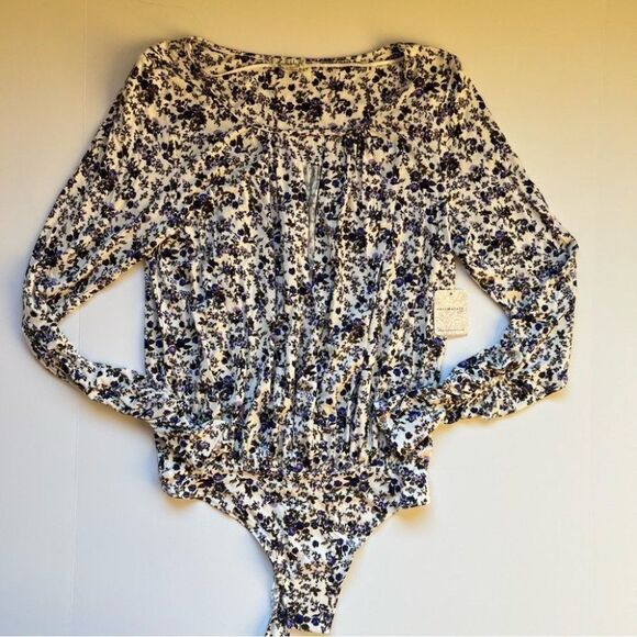Free People Kaya Bodysuit Ivory Purple Floral Keyhole Size Small NWT - Picture 2 of 5